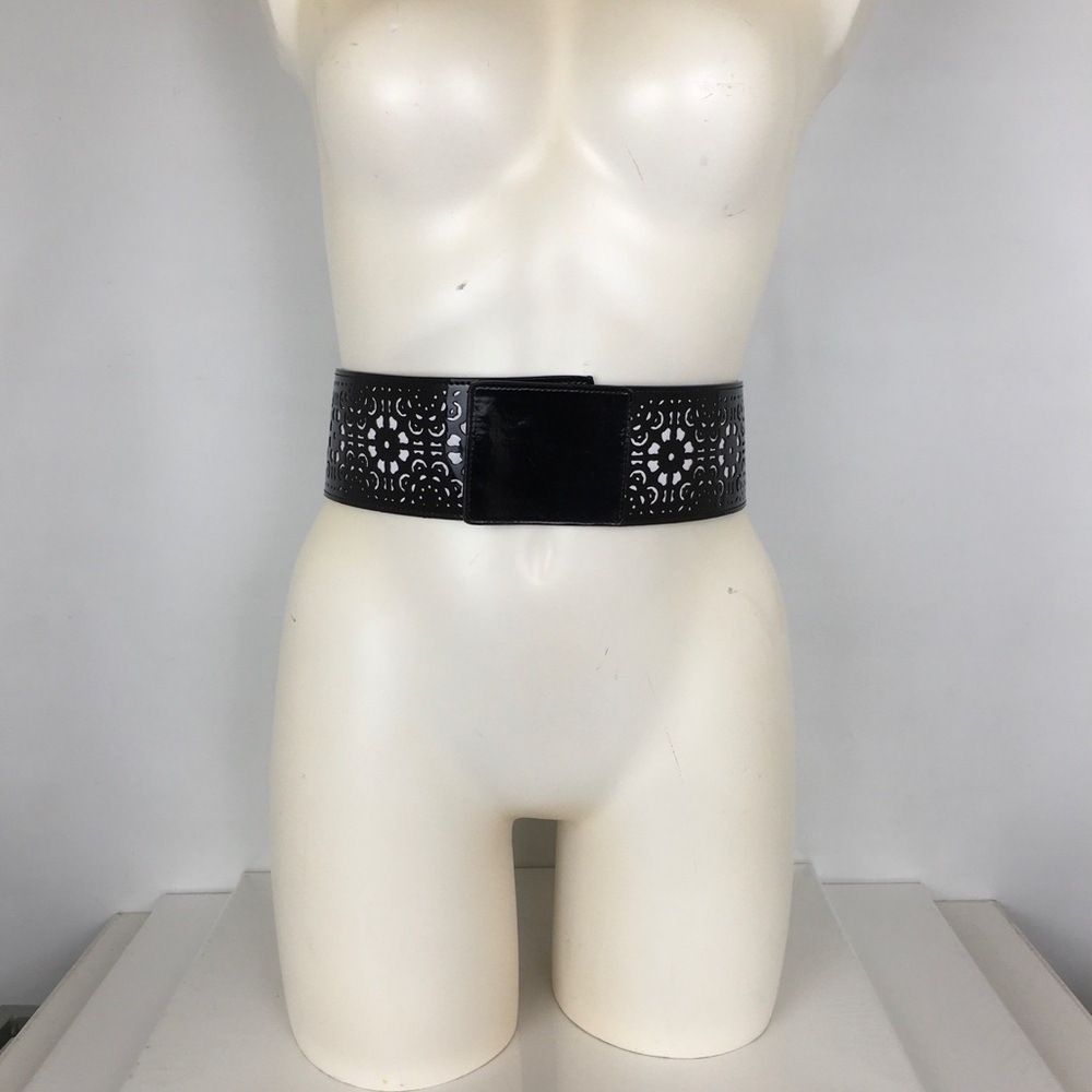 White House Black Market Patent Leather Wide Statement Belt Floral Filigree Sz M